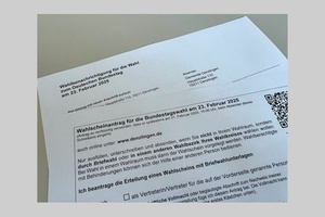 Muster Wahlbenachrichtigung. Zwei Blätter, schwarze Schrift auf weißem Untergrund Muster Wahlbenachrichtigung. Zwei Blätter, schwarze Schrift auf weißem Untergrund